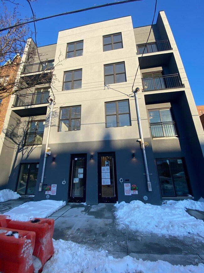 Foto del edificio - 977 E 34th St