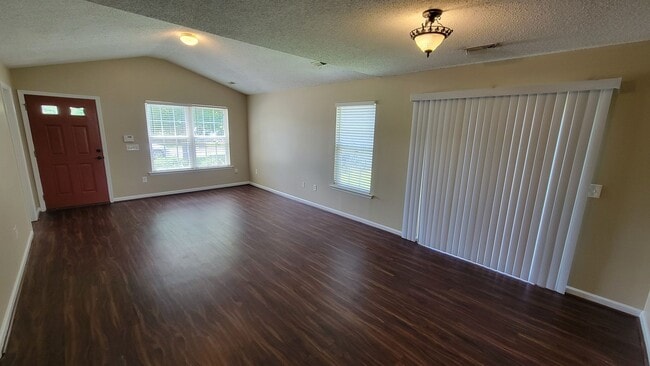 Building Photo - 2 Bed, 2 Bath Home in Greenville is Available