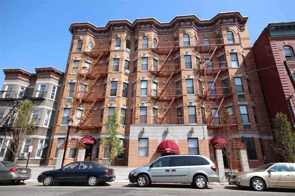 Primary Photo - 220 48th St