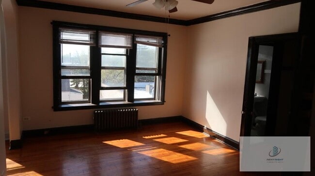 Building Photo - 4588 N Elston Ave