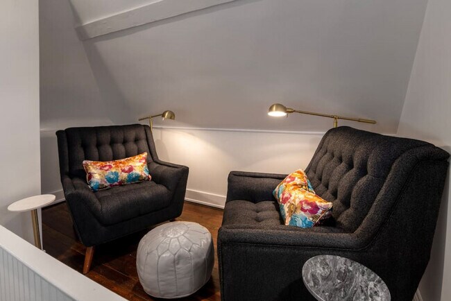 Building Photo - 1382 Burdette Ave