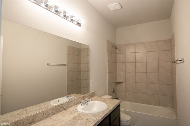 Building Photo - 4 br, 2.5 bath House - 5618 Adelaide River Dr