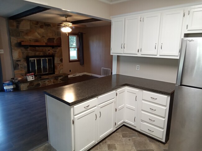 Building Photo - 121 Maple Leaf Trail