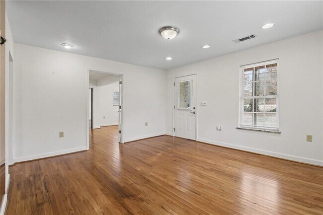 Foto del edificio - 3036 Peeler Rd