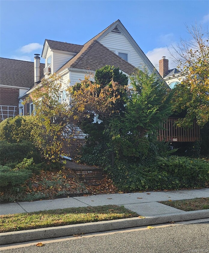 Primary Photo - 571 Laurelton Blvd