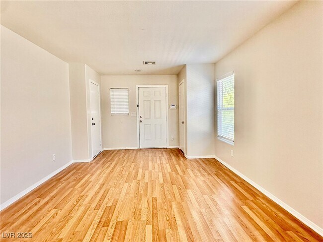 Foto del edificio - 9517 W Gilmore Ave