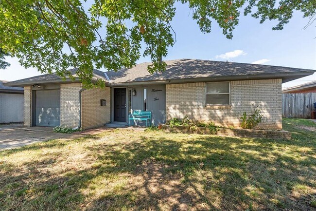 Building Photo - 1405 SW 77th Terrace
