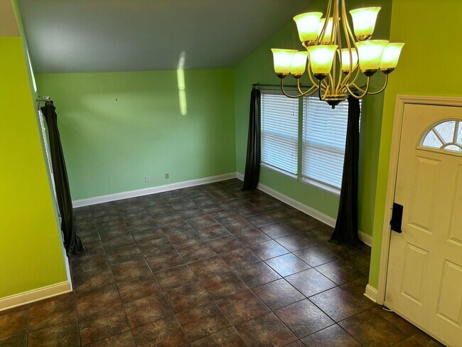 Foto del edificio - 4 Bedroom Single Family Home in Redlands