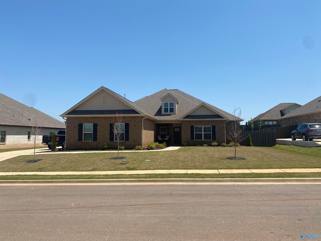 Foto principal - 529 W River Landing Blvd SW