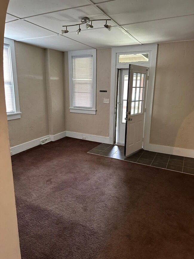 Building Photo - 529 Walnut Street
