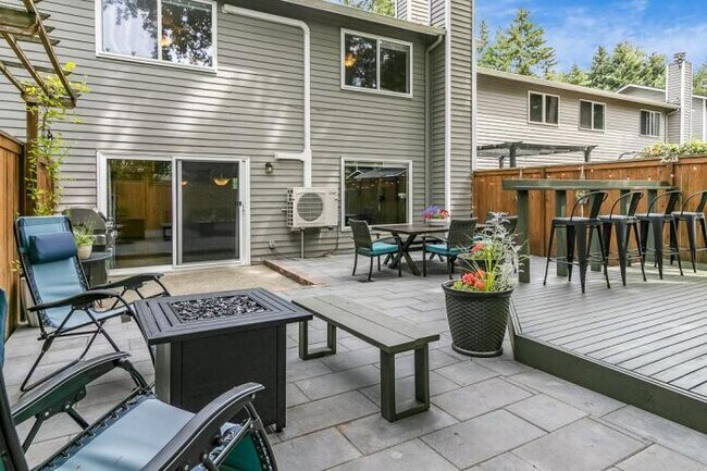 Building Photo - 2 bedroom in Kirkland WA 98034