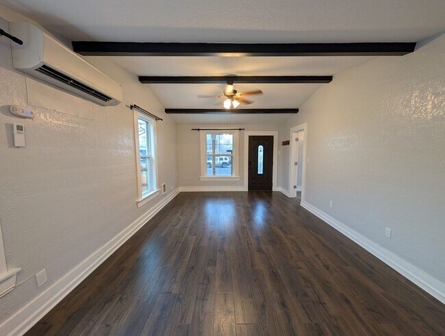 Foto del edificio - 2 bedroom 1 bath home *MOVE IN SPECIAL*