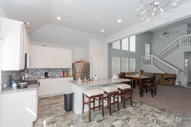 Building Photo - 15123 Monaltrie Dr