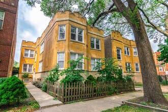 Building Photo - 3228 N Hamlin Ave
