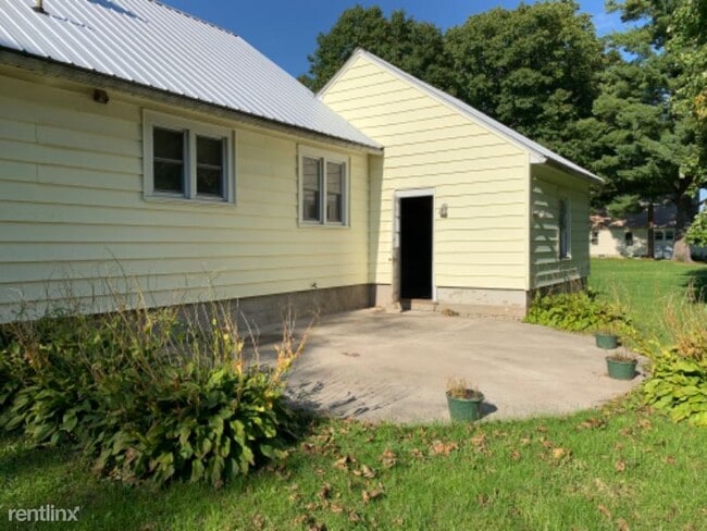 Building Photo - 3 br, 1 bath House - 29 Oak Ave
