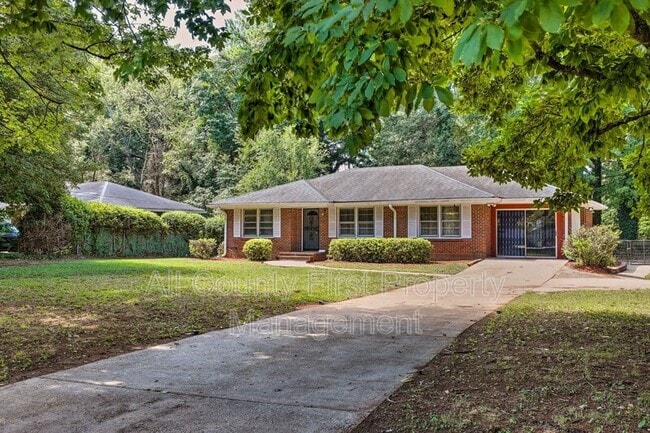 Building Photo - 1579 Columbia Dr