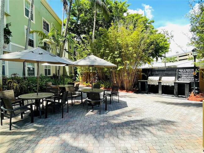 Photo - 1919 Van Buren St Apartment