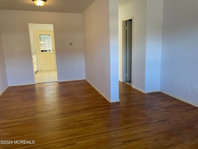 Building Photo - 52 Village Green Way