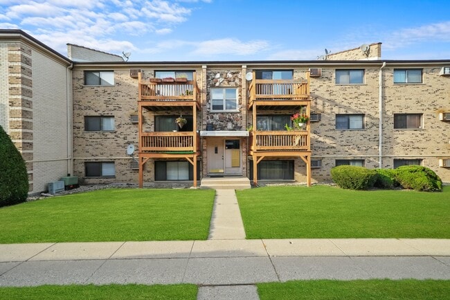 Building Photo - 5117 N East River Rd