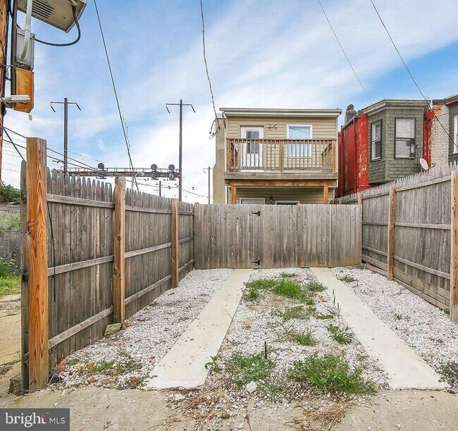 Building Photo - 1326 N Broadway