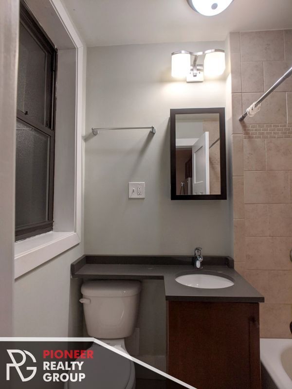 Foto del edificio - 818 W Diversey Pkwy