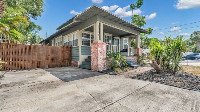 Foto del edificio - Charming 2BR/2BA with Bonus Room South Tam...