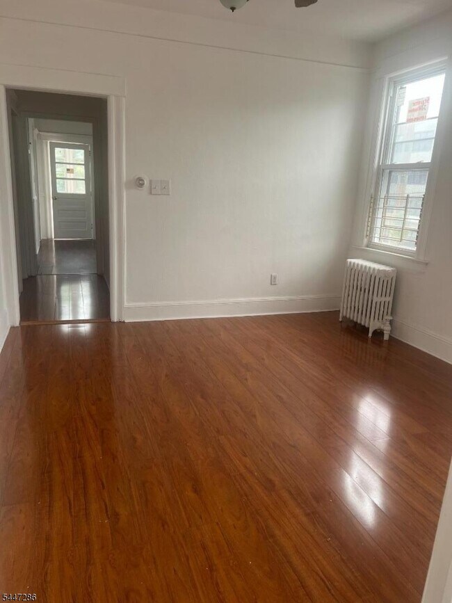Foto del edificio - 673 Clifton Ave