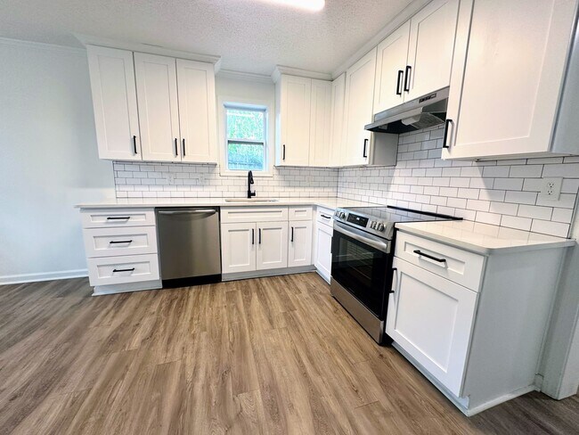 Foto del edificio - Full Renovated  4 Bed/2 Bath Oasis in Geor...