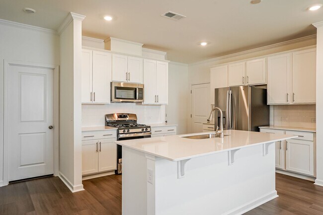 Foto del edificio - $395 off first month rent!! “Bright, Modern & Move-In Ready – 4BR/3BA Townhome - Angier