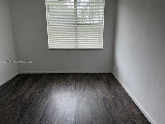 Building Photo - 492 NW 165th St