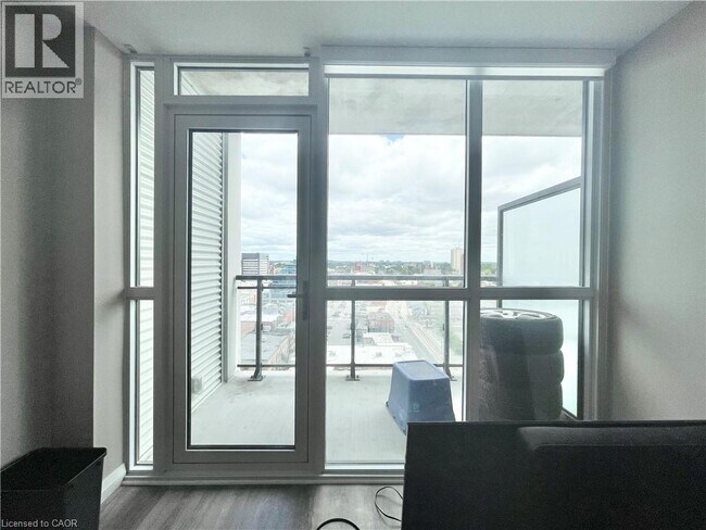 Photo du bâtiment - 60 Charles St W