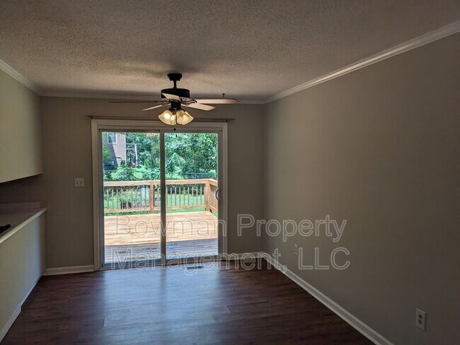 Building Photo - 125 Brookstone Dr