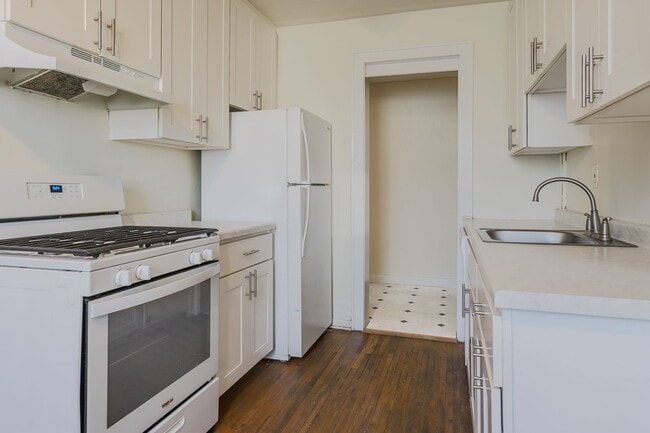 Interior Photo - 1435 West 31st St