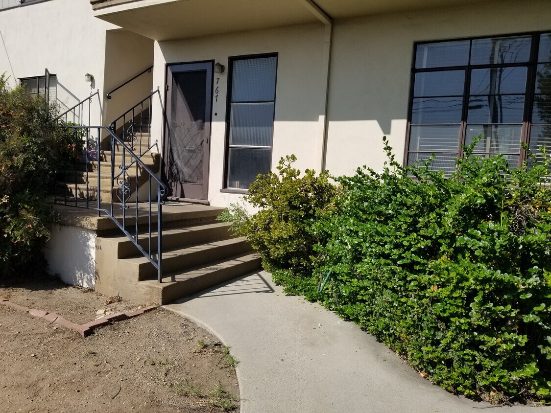 Foto principal - 767 E Pine St