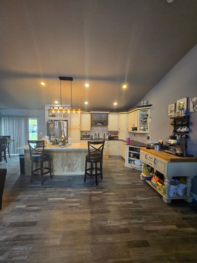 Building Photo - 3 Bedroom 2 Bath with Garage in Mossyrock