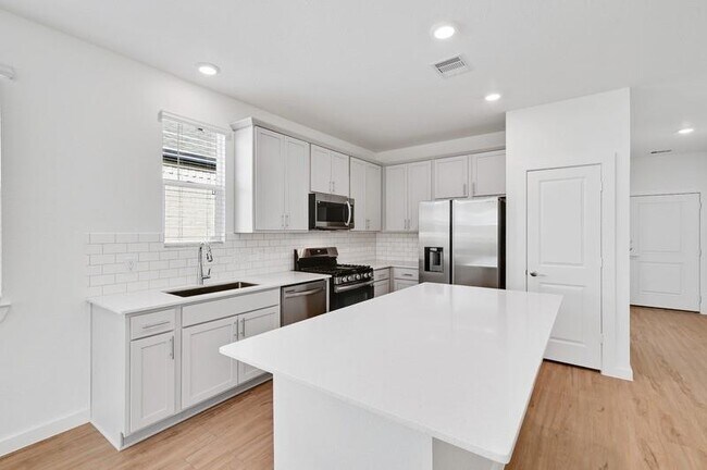 Building Photo - 5126 Lanes Dr