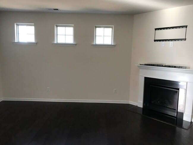 Building Photo - Great neighborhood in Waxhaw, Huge Owner's...