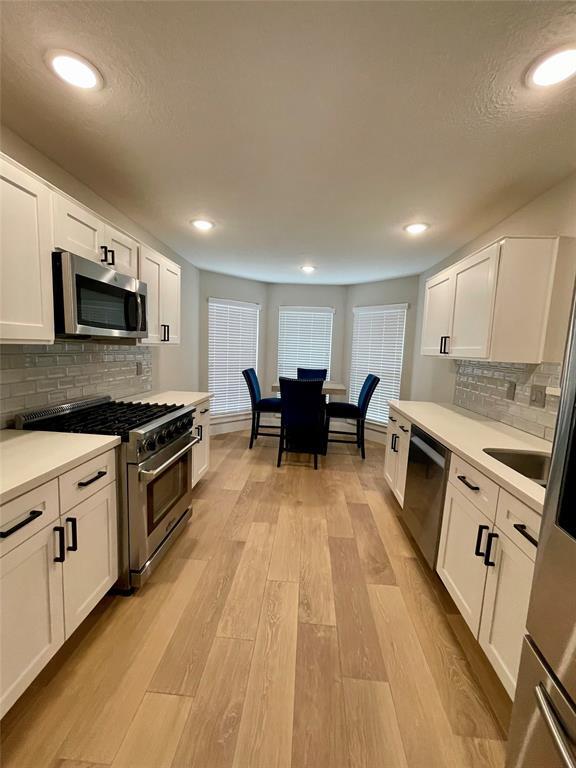 Foto del edificio - 709 Regency Ct