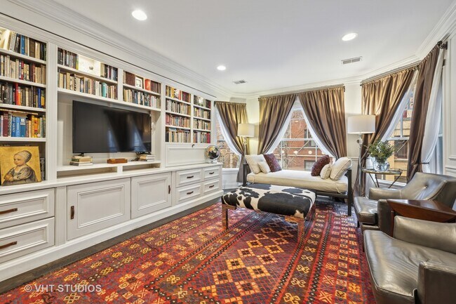 Building Photo - 441 W Roslyn Pl