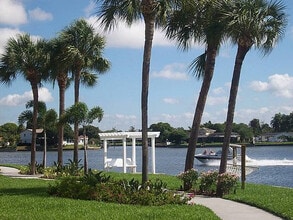 Building Photo - Snell Isle