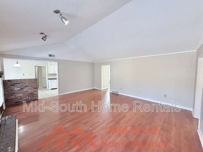 Foto del edificio - 7288 Hollorn Ln