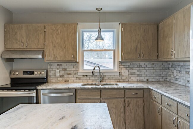 Foto del edificio - Renovated 3 bed/2 bath just minutes from Downtown!!