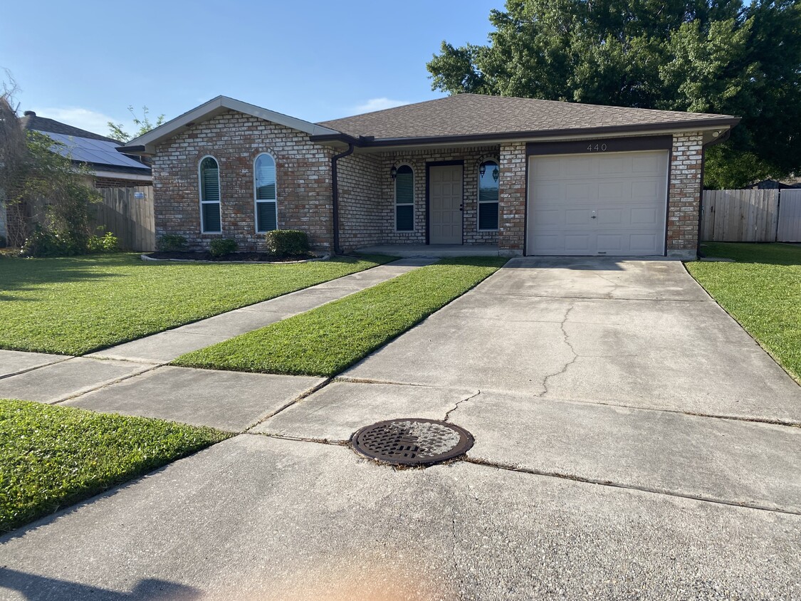 Primary Photo - 440 Hooper Dr