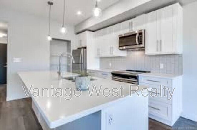 Building Photo - 3638-3638 Mission Springs Dr