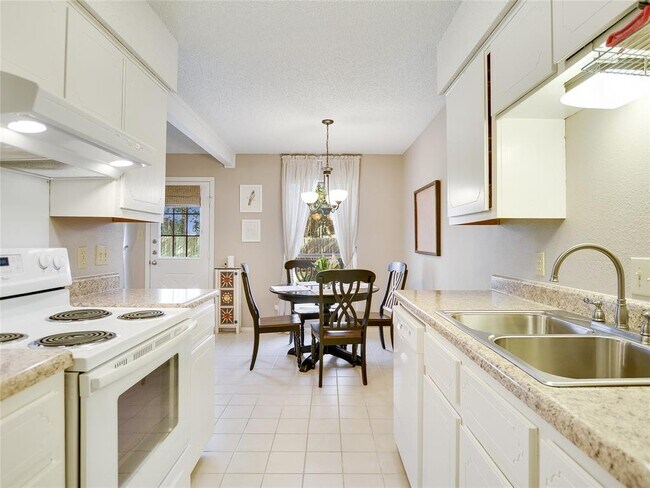 Building Photo - 3704 Bannockburn Dr