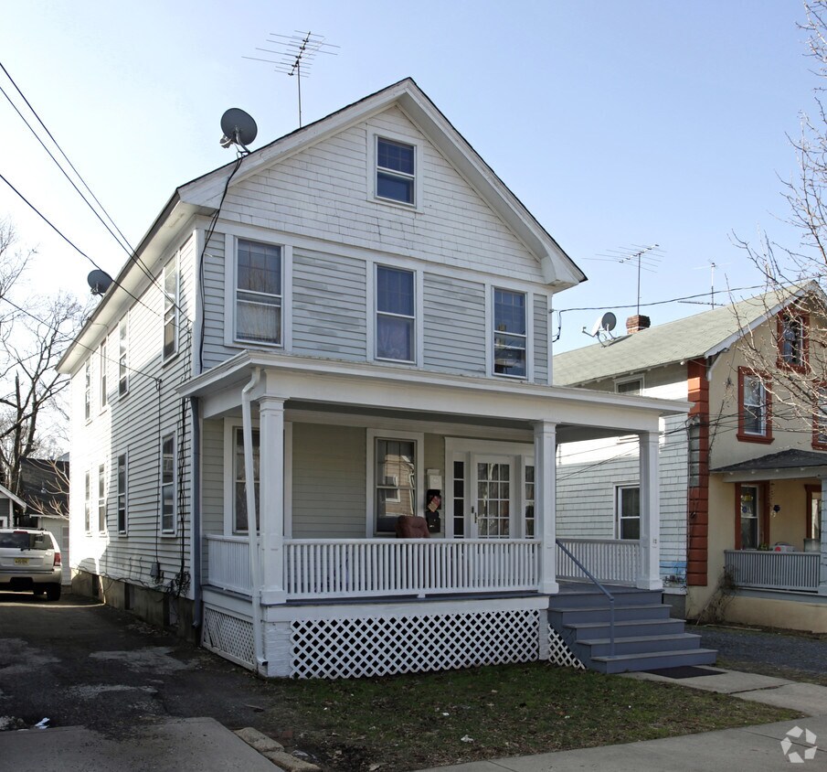 Primary Photo - 12-12 1/2 Handy St