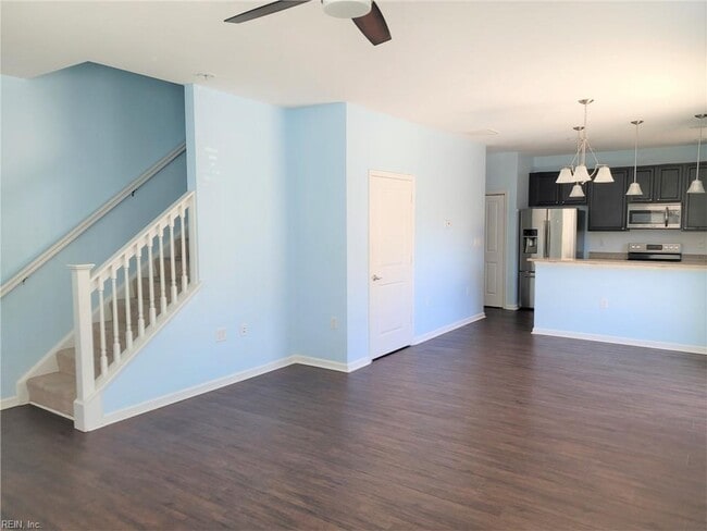 Building Photo - 4136 Clarendon Wy