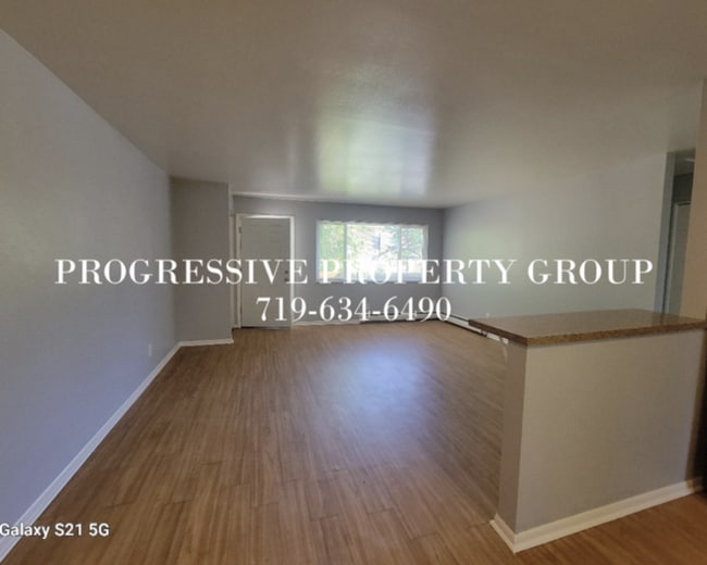 Foto del edificio - 2 Bed 1 Bath Apartment in a GREAT location!