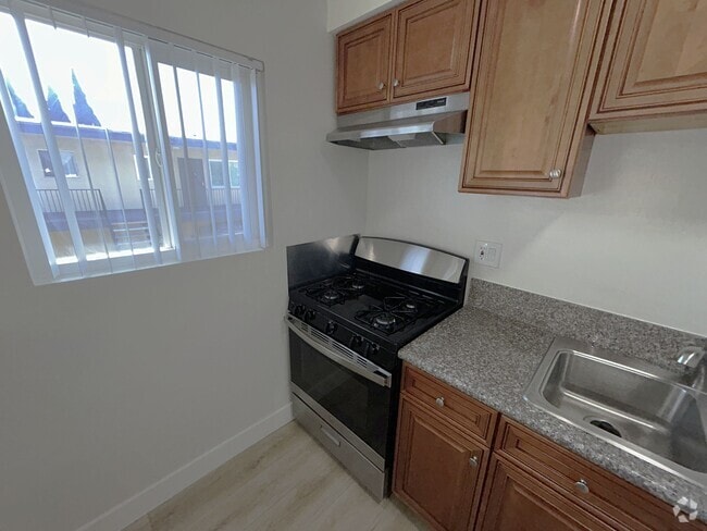 Building Photo - 650 W Gardena Blvd
