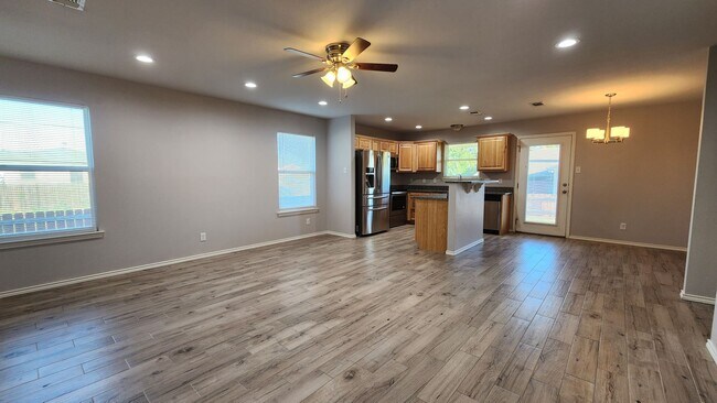 Foto del edificio - Immaculate 3 bed, 2 bath home close to Goodfellow! Welcome to Your New Home!